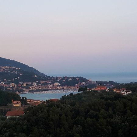 Casa Vacanze P&G. Colline, Mare, Relax La Spezia Exterior foto